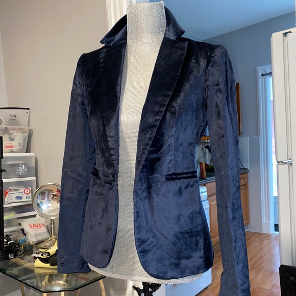 Crushed Velvet Buttoned Blazer - Picture 3 of 7